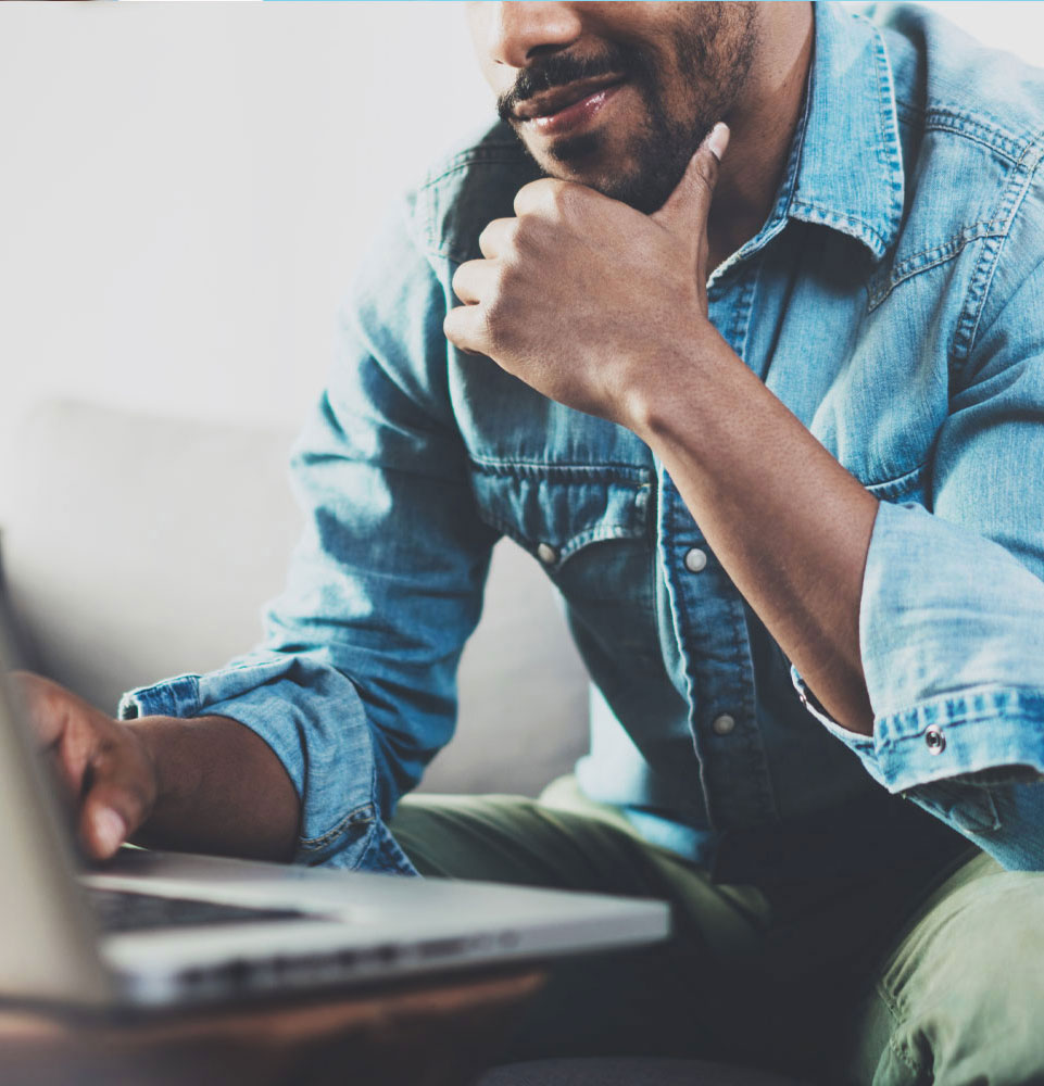 prrivacy policy man on comp